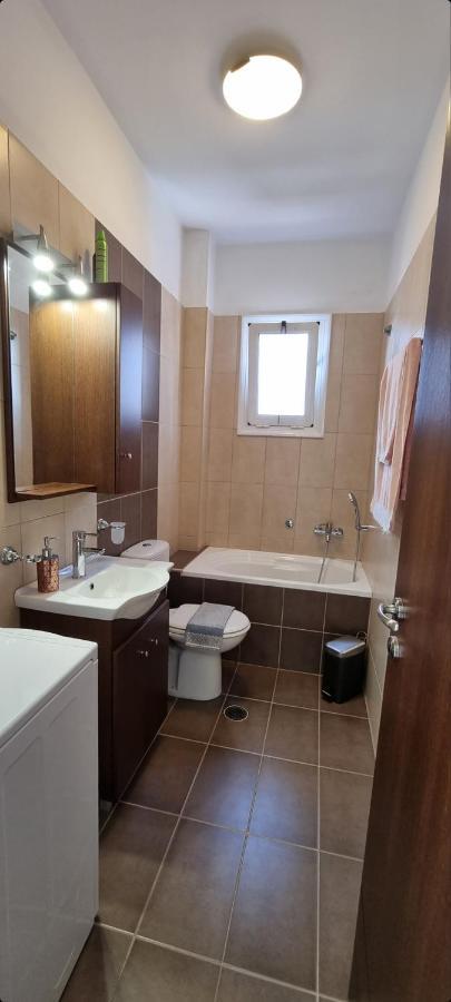 Bright & Modern Apt With View Heraklion  Bagian luar foto