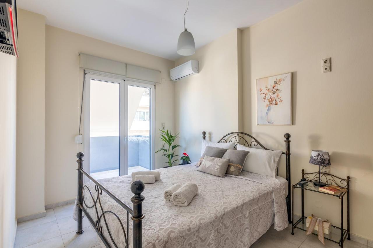 Bright & Modern Apt With View Heraklion  Bagian luar foto