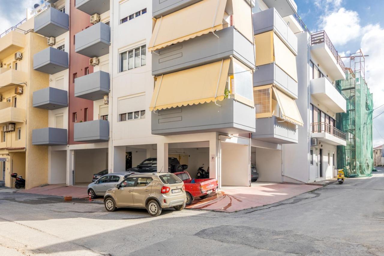 Bright & Modern Apt With View Heraklion  Bagian luar foto